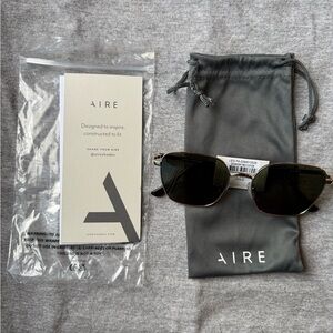 Black Sleek Aire Sunglasses with Classic Design
